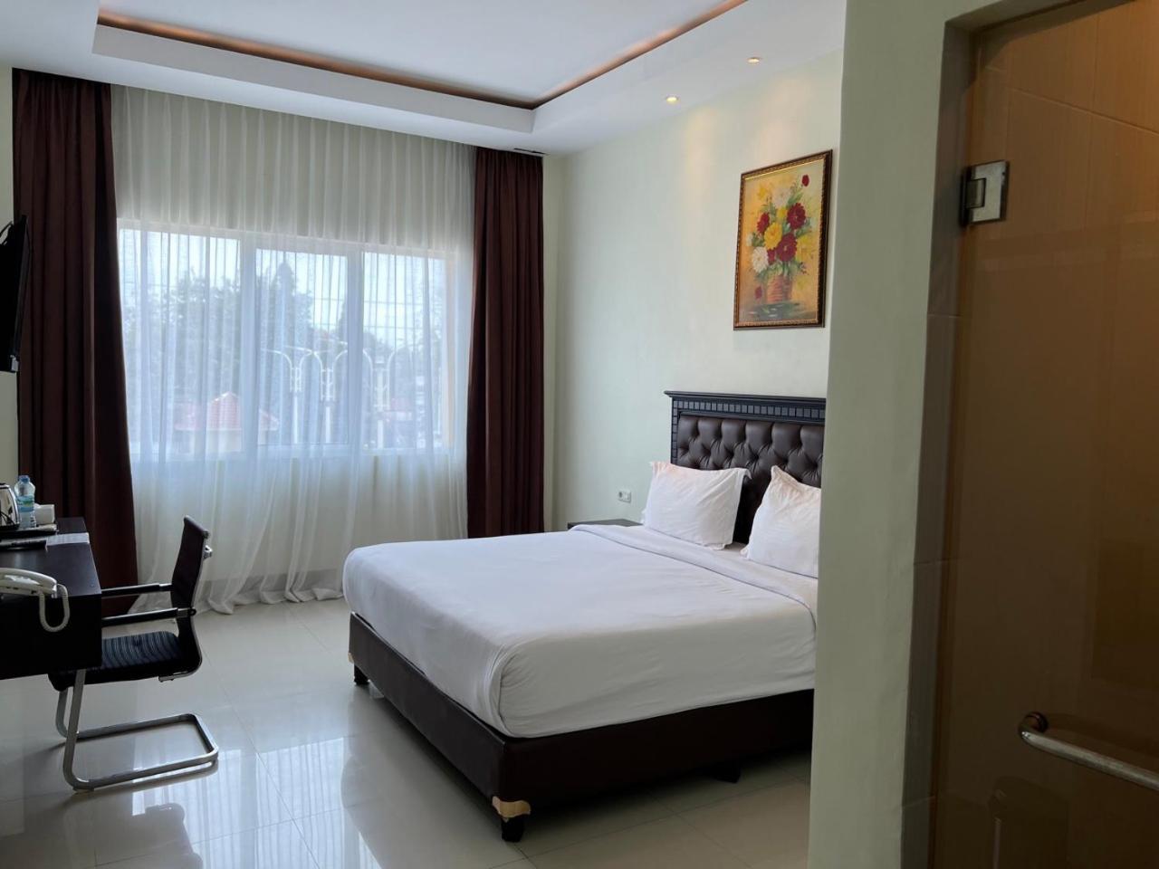 Kirei Hotel Bantaeng Exterior foto