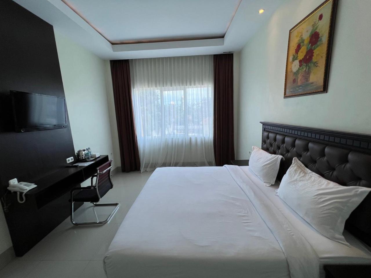 Kirei Hotel Bantaeng Exterior foto