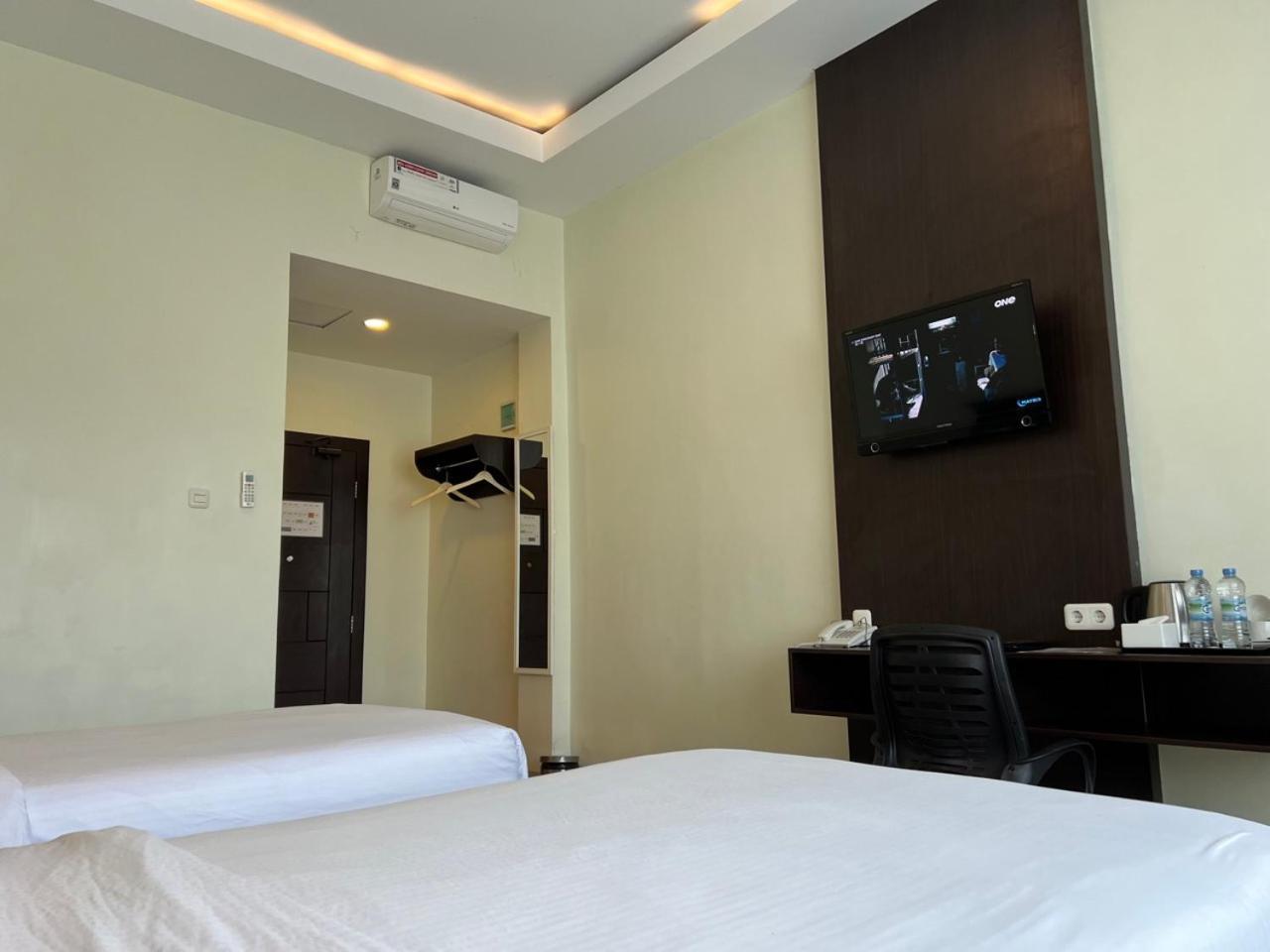 Kirei Hotel Bantaeng Exterior foto