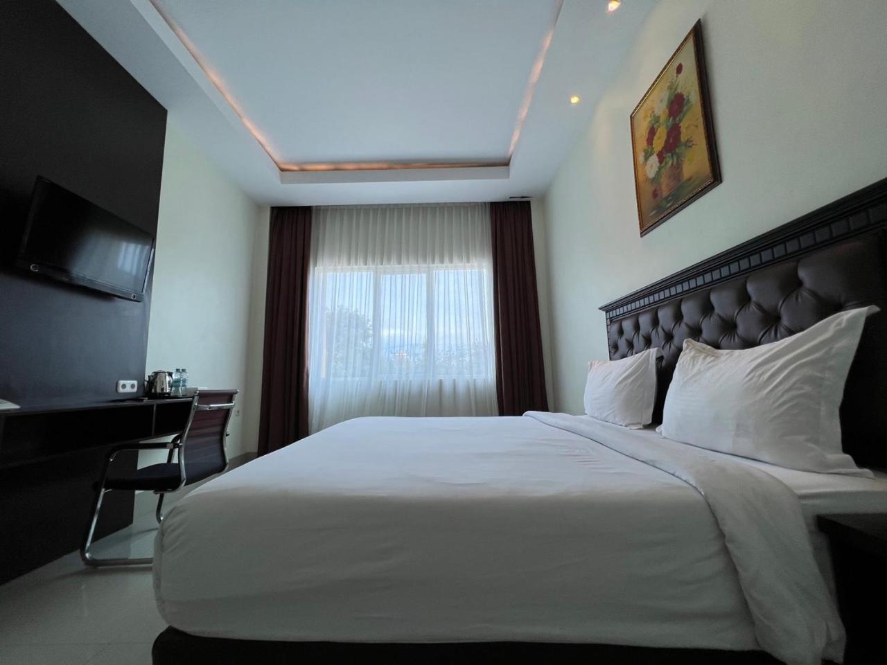 Kirei Hotel Bantaeng Exterior foto