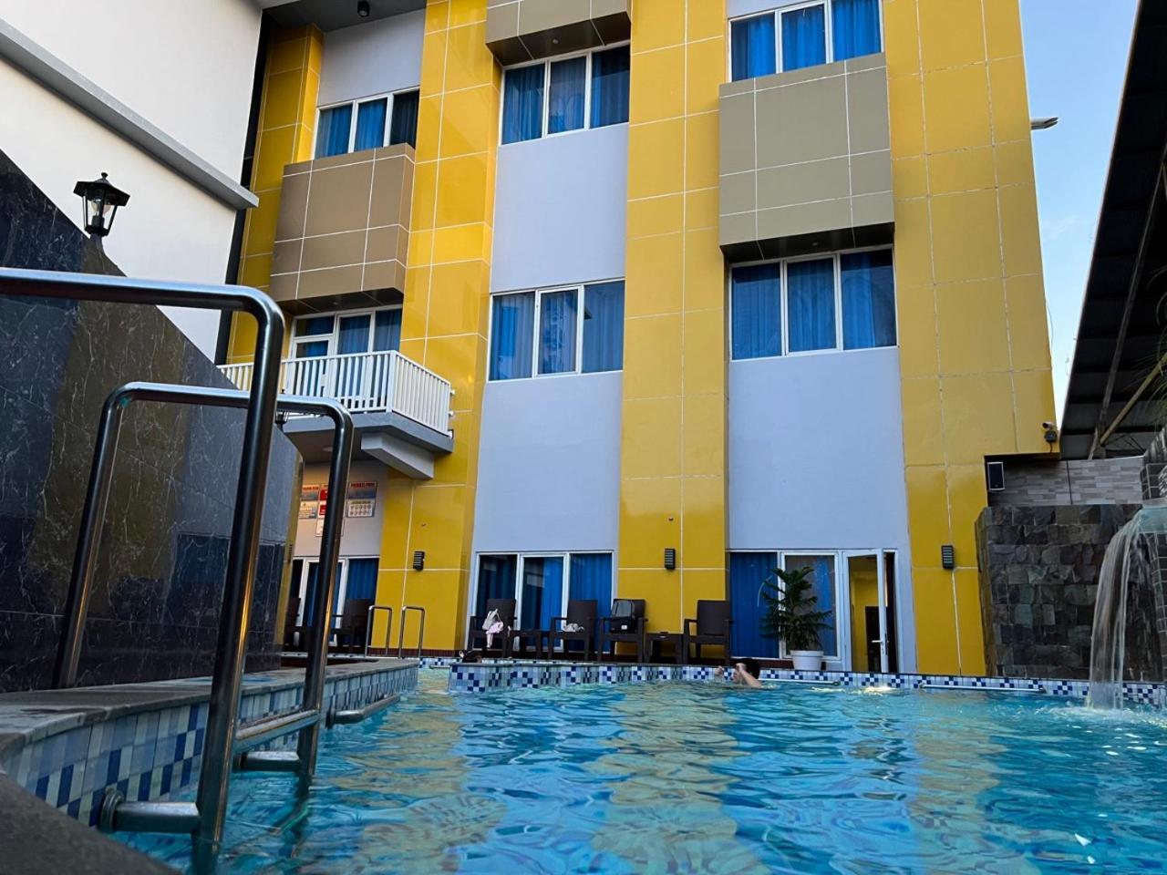 Kirei Hotel Bantaeng Exterior foto