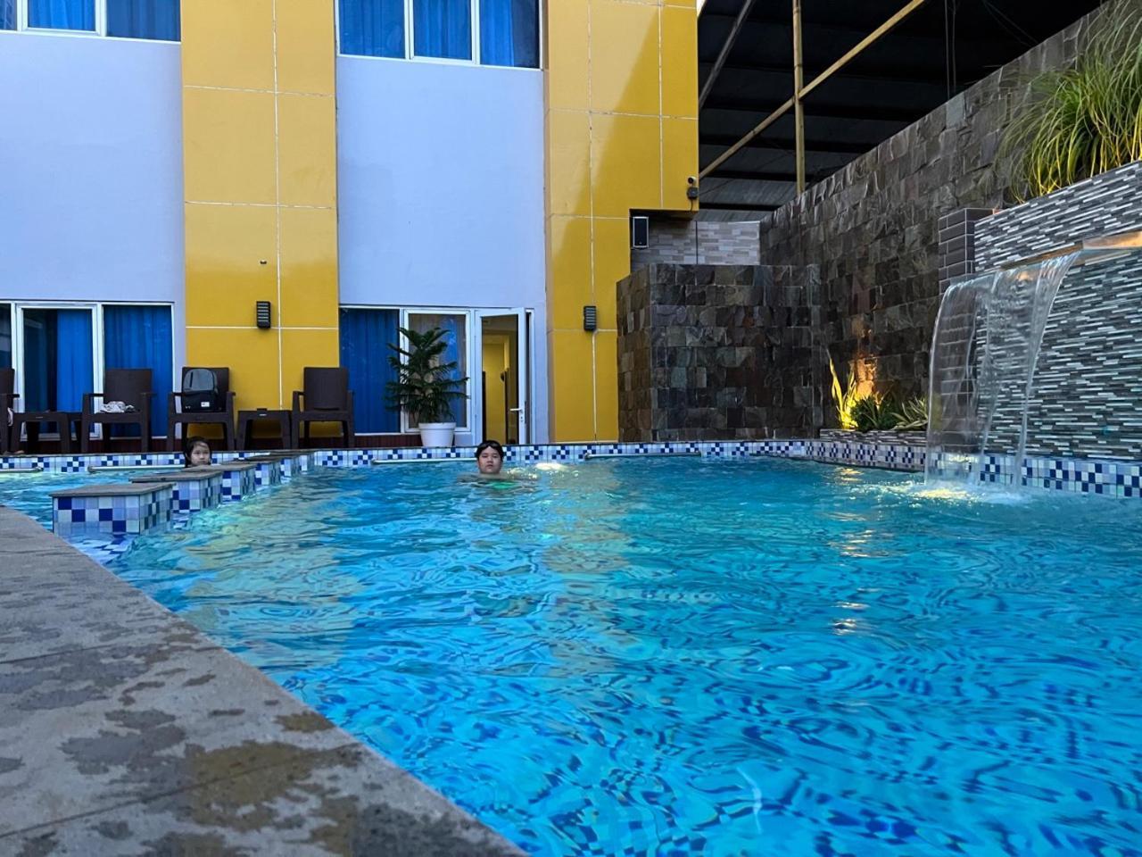 Kirei Hotel Bantaeng Exterior foto